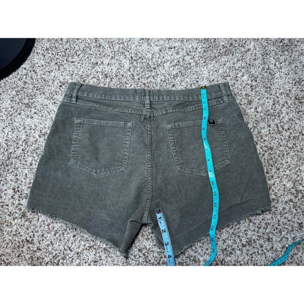 GAP Women's Corduroy shorts, size women's 8; Olive Green - Picture 4 of 6